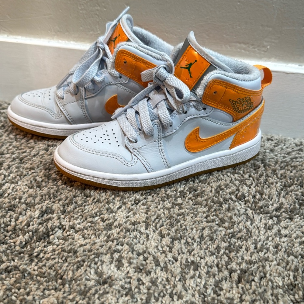 Jordan 1 Mid SE toddler size 11